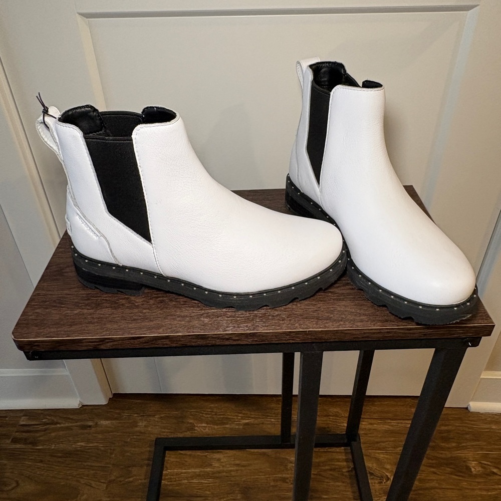 Sorel waterproof White Ankle Boots with Black Accents